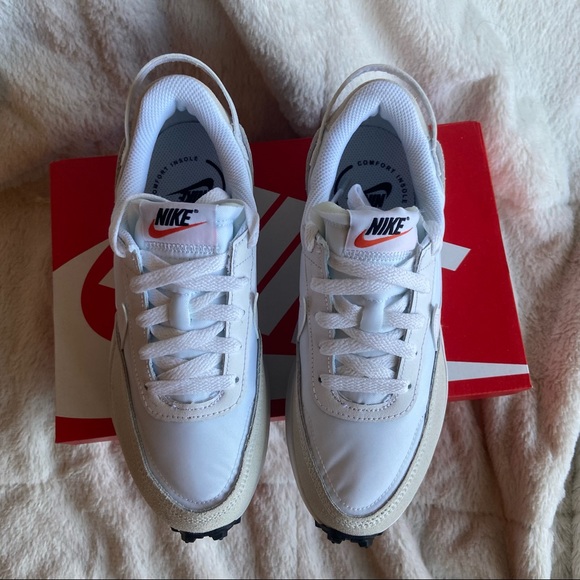 NIB Nike Waffle Debut Trainers Women’s 6.5 - Picture 9 of 15